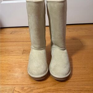 Women's Shearling-Lined Cream Boots